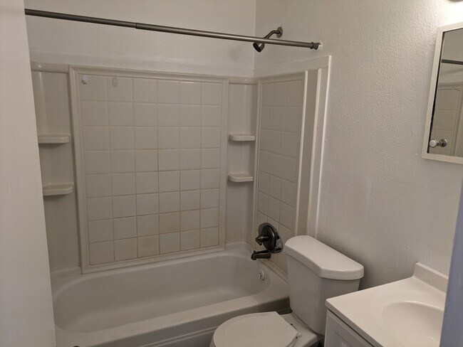 Building Photo - 140 Minna Ln