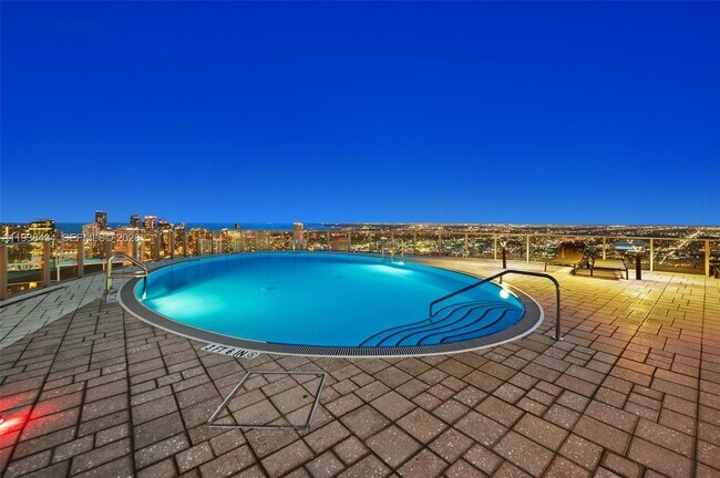 Building Photo - 851 NE 1st Ave