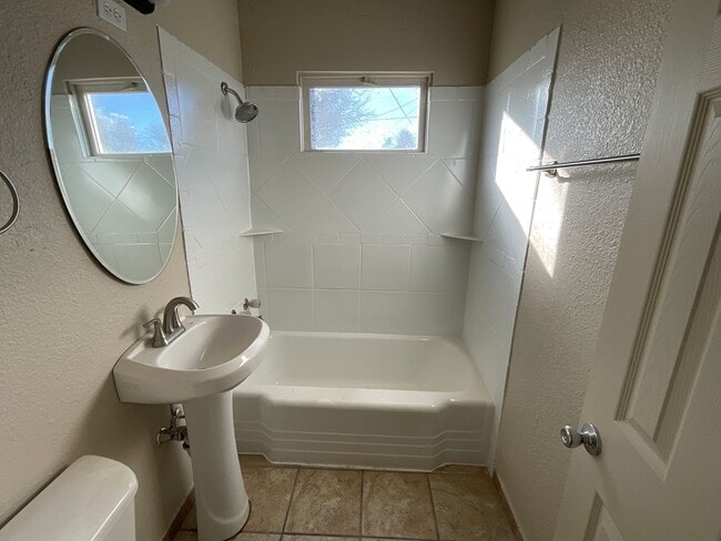 Building Photo - 2328 SW 30th St