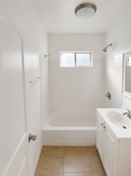 Building Photo - 2521 Hillcrest Dr