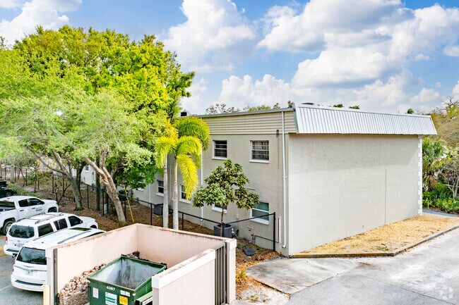 Building Photo - 2135 Virginia Ave