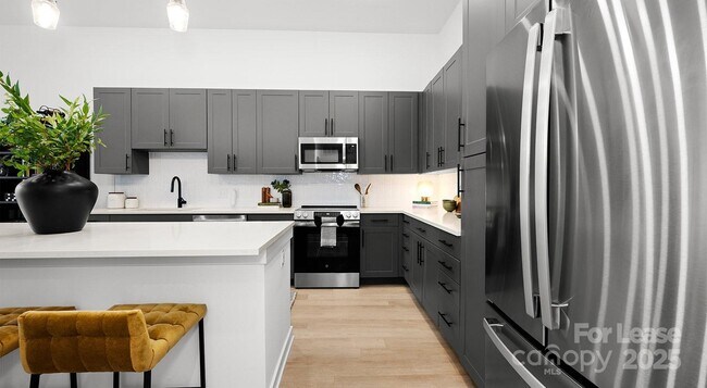 Building Photo - 704 W Tremont Ave