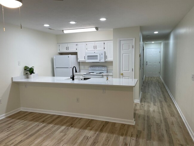 Primary Photo - Newly updated 1 bedroom/1 bath condo in Ri...