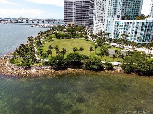 Building Photo - 1900 N Bayshore Dr