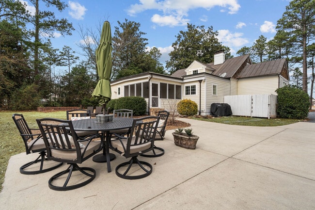 Building Photo - 2050 Midland Rd