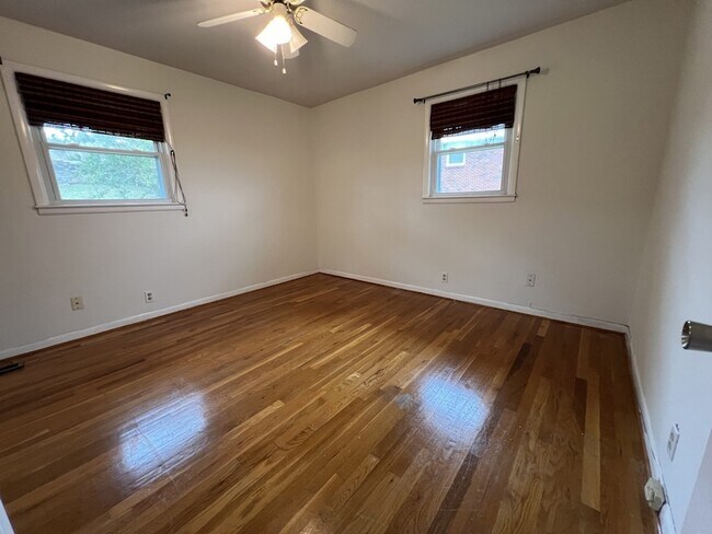 Building Photo - 2110 Summitt Ave