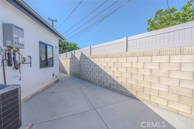 Building Photo - 5825 View Cir