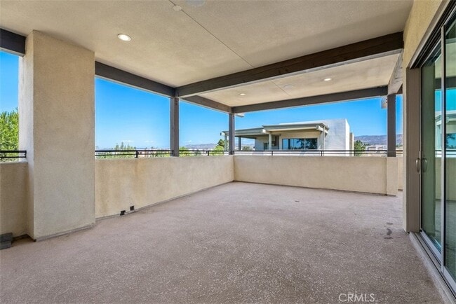 Building Photo - 123 Interval