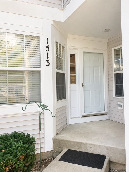 Front Entry - 1513 Meadowsedge Ln