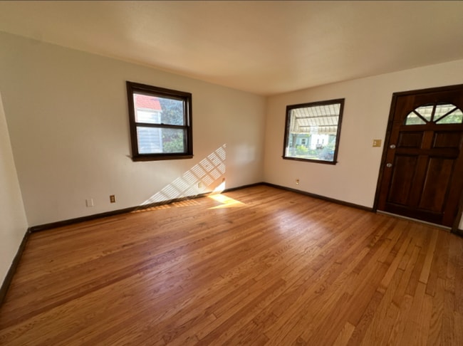 Building Photo - 3332 S Springfield Ave