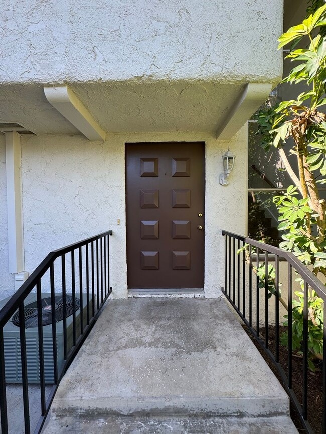 Building Photo - Scenic Cul-de-Sac Living with Stunning Mountain Views