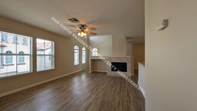 Building Photo - Gorgeous, Newly Remodeled 3 Bed / 2 Bath T...
