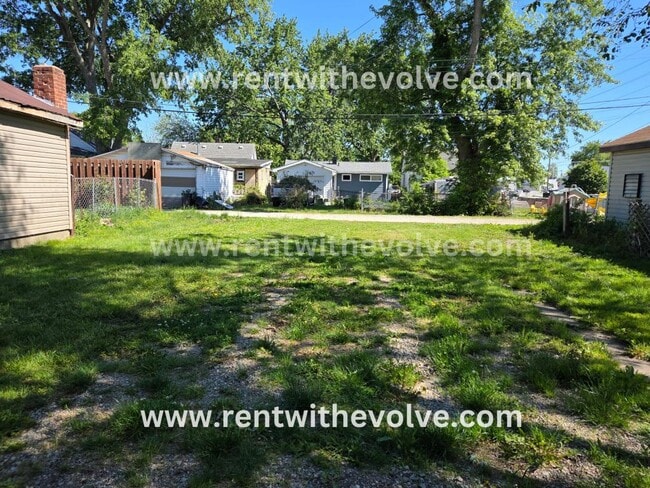 Building Photo - 1708 W 11th St