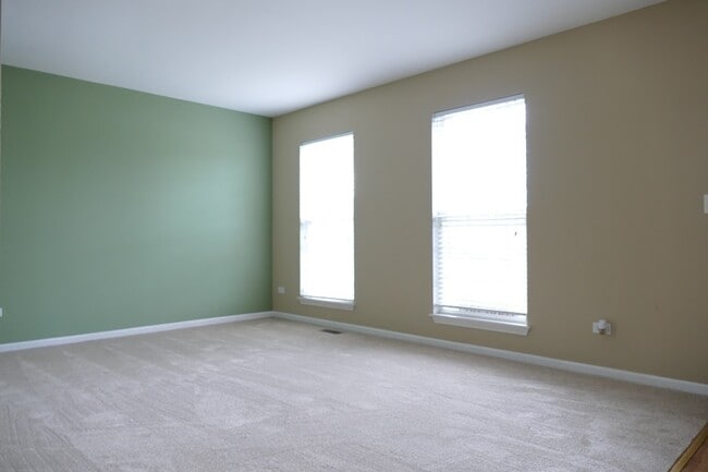 Building Photo - 2832 Skylane Dr