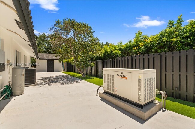 Building Photo - 5020 Hawkhurst Ave