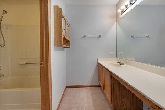 Building Photo - 2811 Odlum Dr