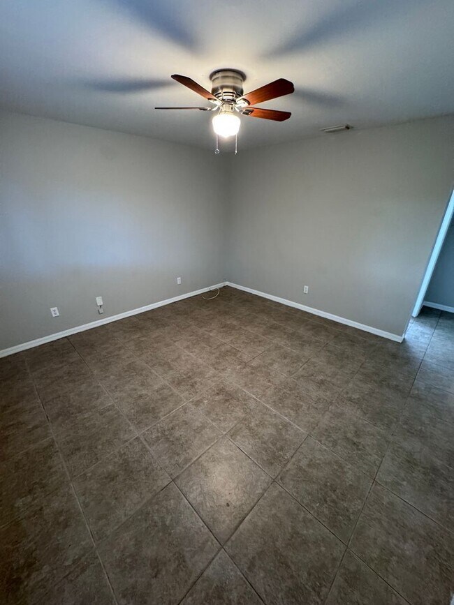 Building Photo - 343 Harold Ave S