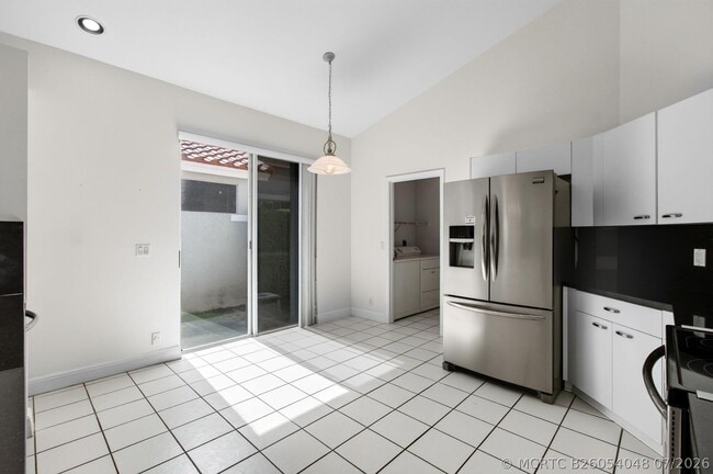 Building Photo - 5225 Brookview Dr