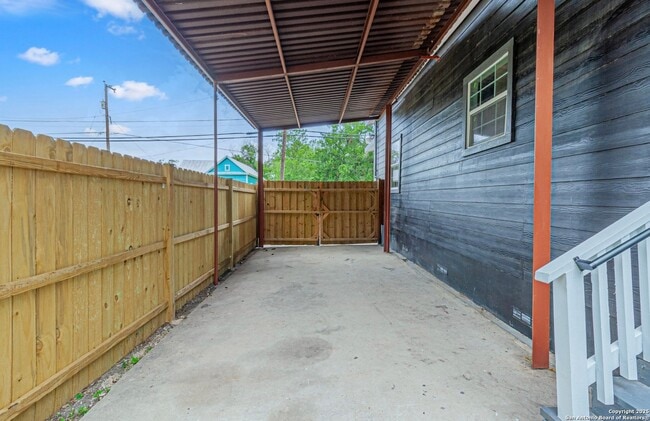 Building Photo - 210 N San Jacinto St