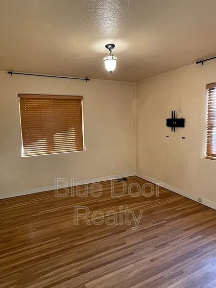 Building Photo - 1001 Jackson St SE