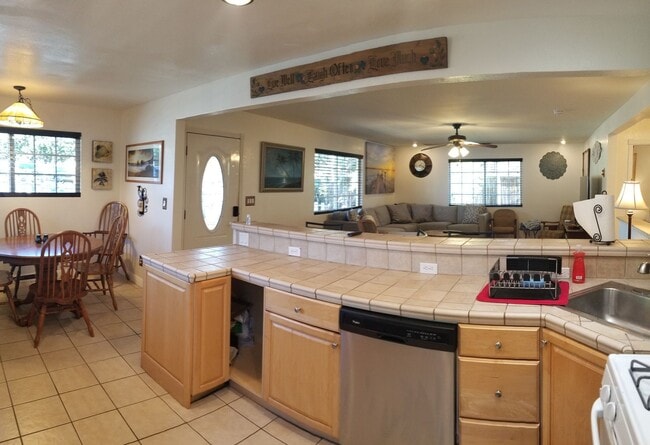 Building Photo - SLO Tropical Private Bungalow ideally located close to Cal Poly!