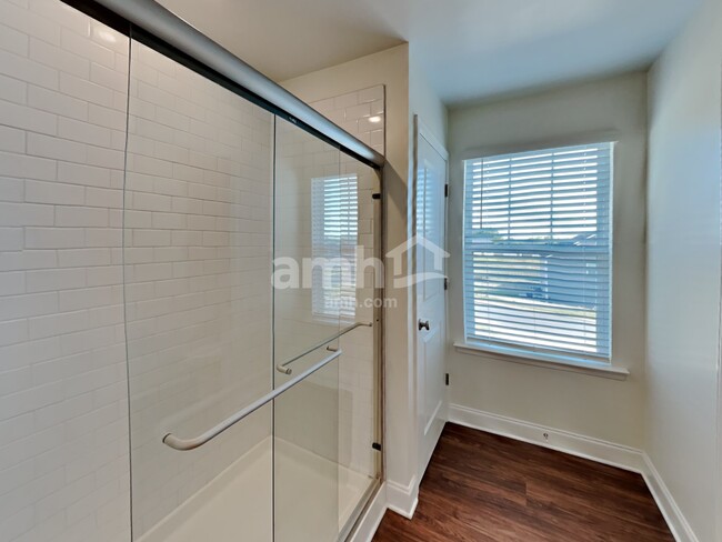 Building Photo - 144 Larragan Dr