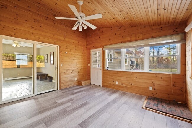 Building Photo - 31 Moulton Ave