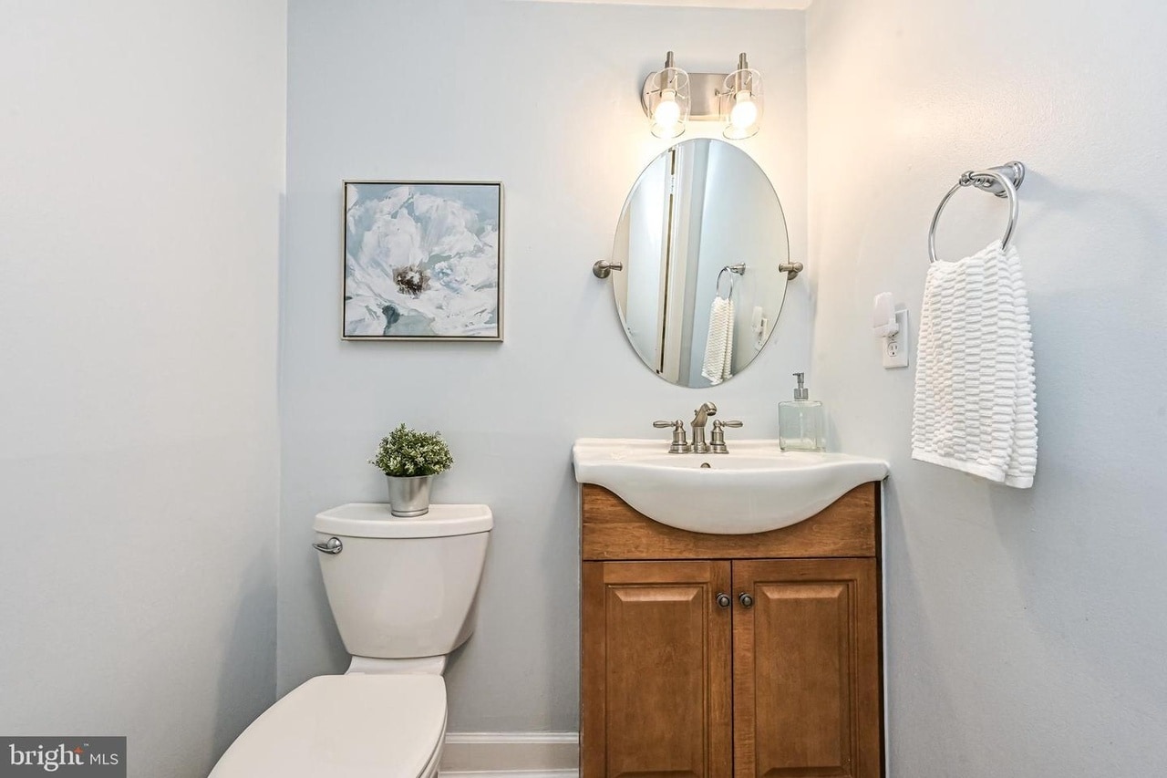 Building Photo - 5621 9th Rd N