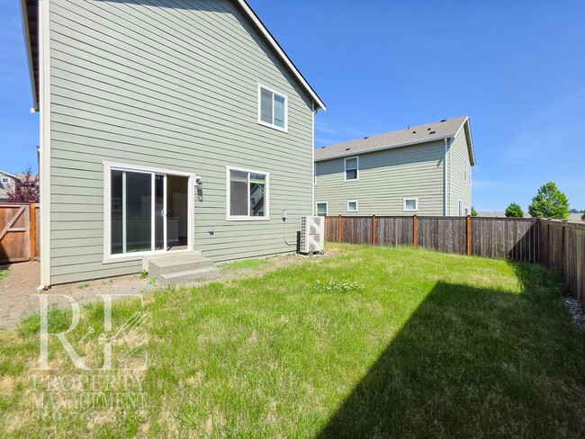 Building Photo - Bright Bremerton Home with A/C, and Fully Fenced Yard