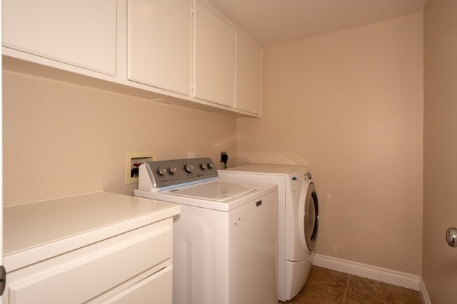 Building Photo - 4675 Los Alamos Way