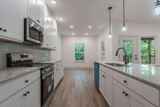Building Photo - New 4 bedroom in Bella Vista.