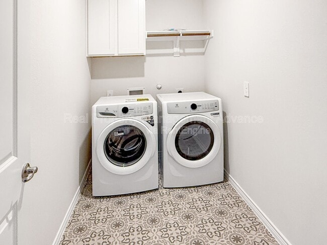 Building Photo - 2021 Ozark Hls Ln