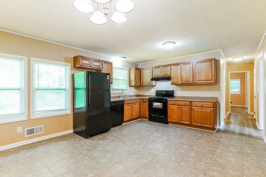 Building Photo - 2415 Rose Ln