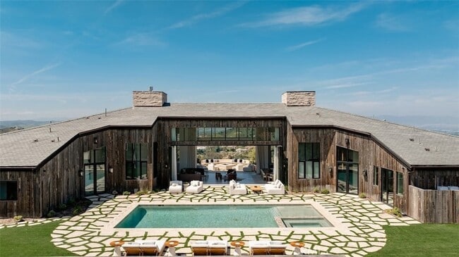 Building Photo - 3121 Old Topanga Canyon Rd