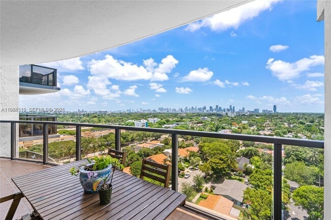 Building Photo - 2301 SW 27th Ave