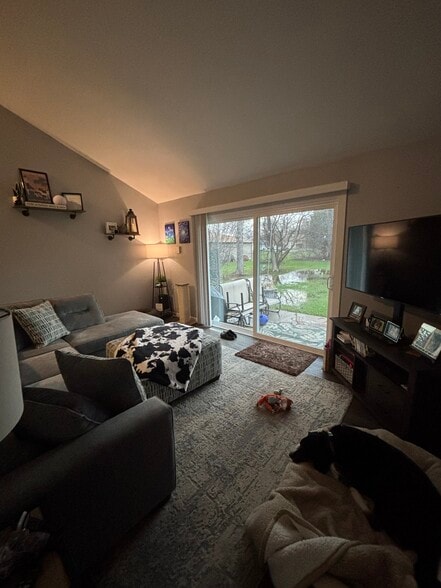 Building Photo - 806 E Sylvan Ave