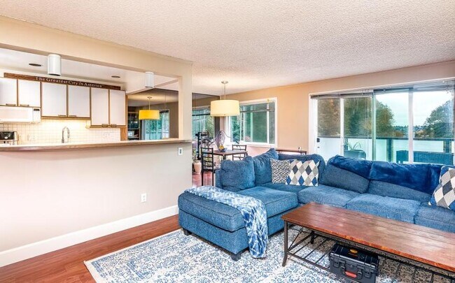 Building Photo - 2 bedroom in Seattle WA 98199