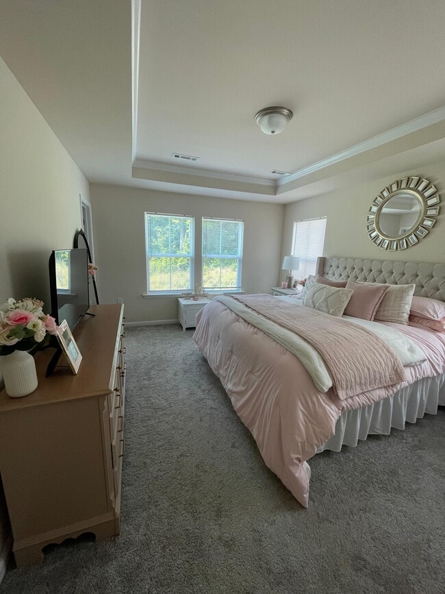 Building Photo - 915 Falls Grove Trl
