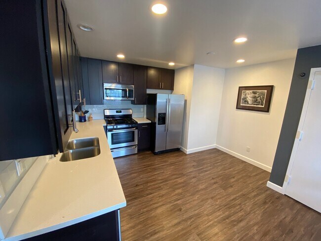 Building Photo - 12036 Culver Boulevard, Unit 4