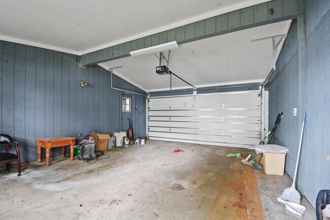 Building Photo - 125 CR 13 S