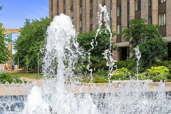 Building Photo - 19 S 1st St