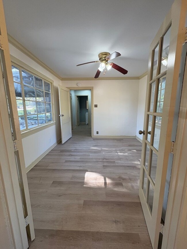 Building Photo - Beautiful 4 bedroom/ 2 bath home with Central Air&Heat