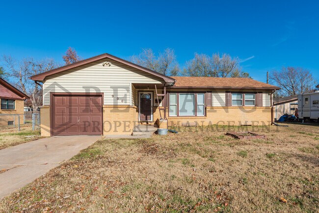 Primary Photo - 900 N Brownthrush Ln