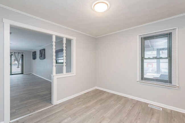 Building Photo - 510 Forest Glen Dr