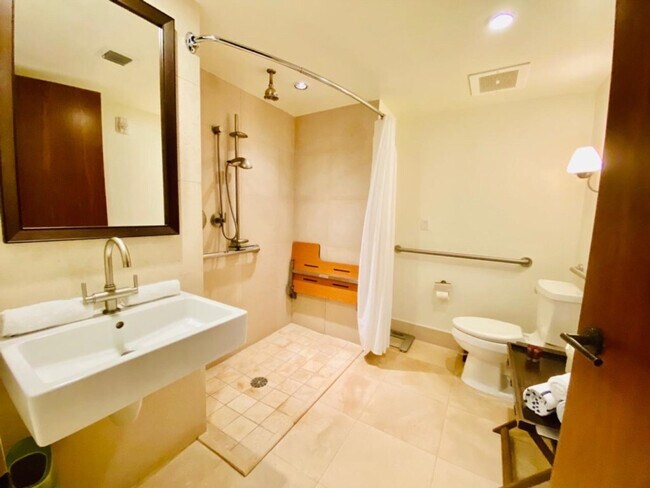 Building Photo - 6801 Collins Ave