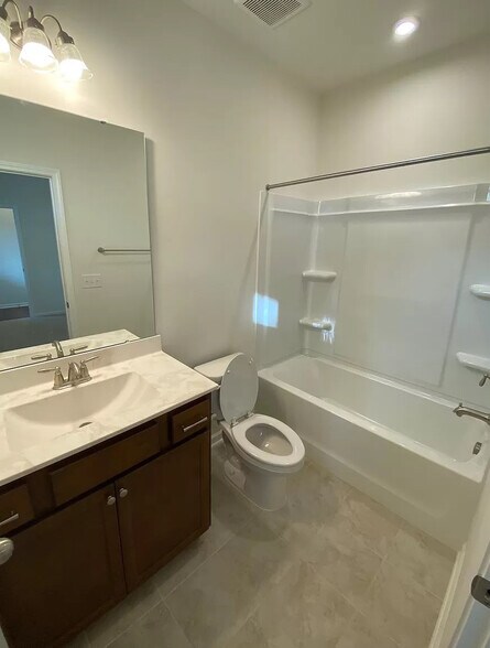 Building Photo - Room in Townhome on Diamond Dove Ln