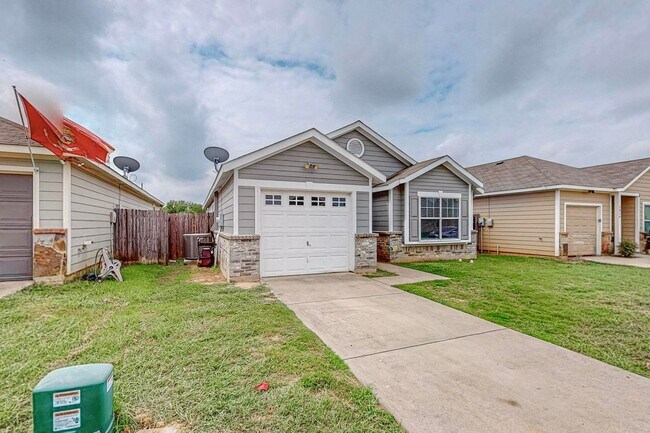 Building Photo - Adorable 3 bedroom 2 bath in Burleson Texas!