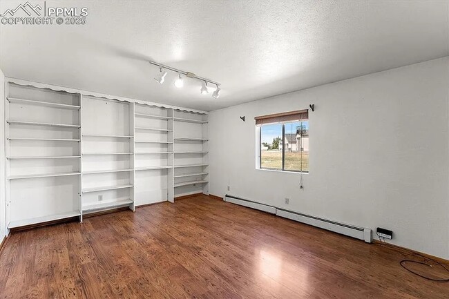 Building Photo - 497 South Avenida Del Oro E