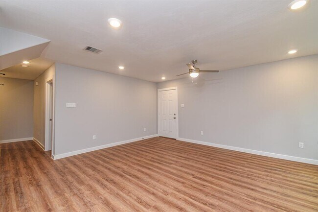 Building Photo - 6008 Wedgefield St