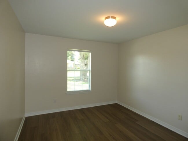 Building Photo - Spacious 4 Bed/3 Bath - Tanglewood